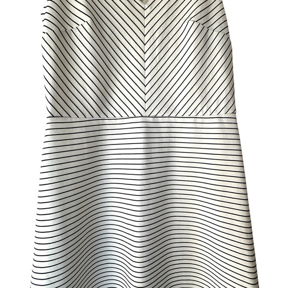 LOFT NWOT BLACK & WHITE STRIPE DRESS LINED SLEEVELESS V-NECK | SIZE: 6 - Picture 4 of 9
